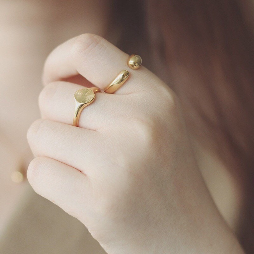 18K Gold Plated Solaris Signet Ring - Picture 4 of 5